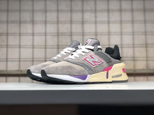 Load image into Gallery viewer, New M997NM retro women jogging shoes Badminton Shoes