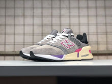 Load image into Gallery viewer, New M997NM retro women jogging shoes Badminton Shoes